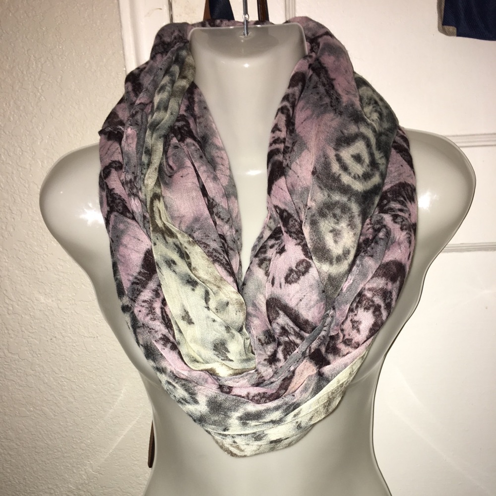 Charlotte Rousse scarf